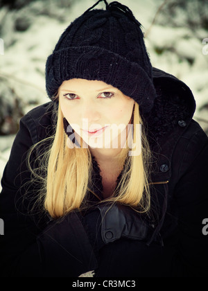 Blonde Frau im winter Stockfoto