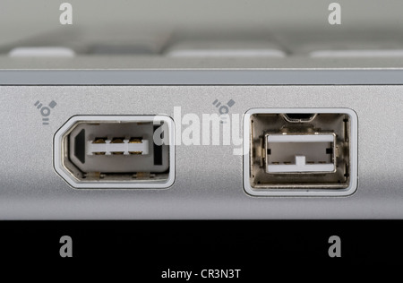 FireWire 400 und 800 Ports auf einem Notebook-computer Stockfoto