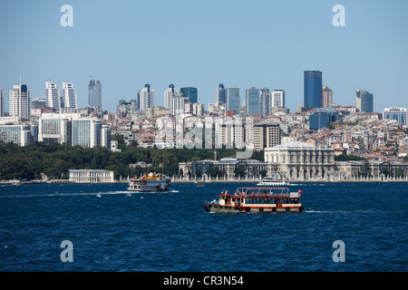 Türkei, Istanbul, Besiktas District, Dolmabahce Palast (Dolmabahce Sarayi) am Rande des Bosporus, gebaut von Sultan Stockfoto