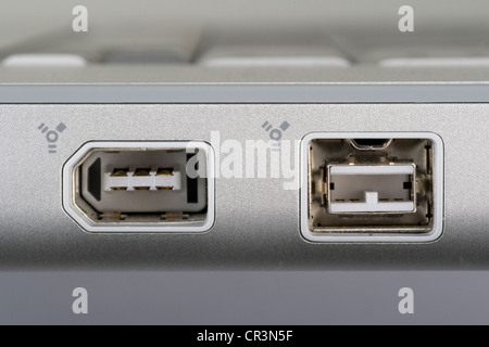 FireWire 400 und 800 Ports auf einem Notebook-computer Stockfoto