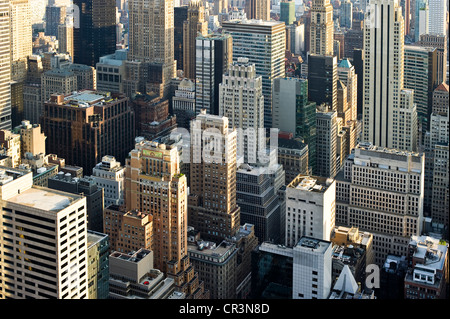 Midtown Manhattan Wolkenkratzer wie gesehen vom Rockefeller Center in Manhattan, New York, USA Stockfoto