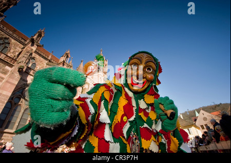 Rosenmontag Umzug vor dem Freiburger Münster, Freiburg Im Breisgau, Baden-Württemberg, Deutschland, Europa Stockfoto