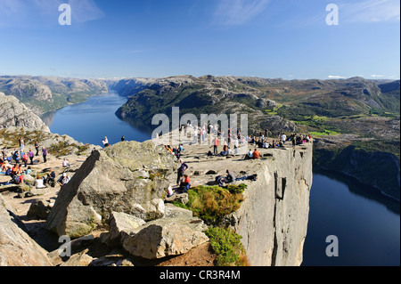 Preikestolen oder Prekestolen oder Preikestolen, Lysefjord, Norwegen, Skandinavien, Europa Stockfoto