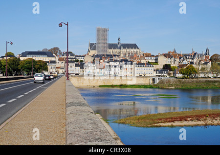 Kathedrale von Saint-Cyr-et-Sainte-Juliette, Brücke, Fluss Loire, Nevers, Nièvre, Bourgogne, Burgund, Frankreich, Europa, PublicGround Stockfoto