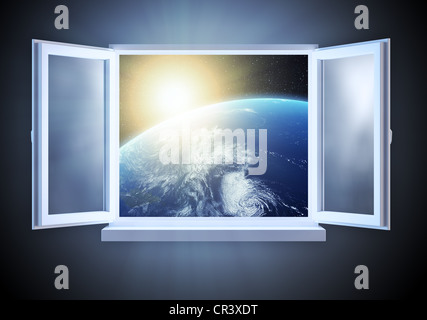 Sonnenaufgang über der Erde aus einer teilweise geöffneten Fenster Stockfoto
