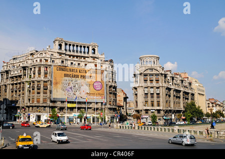 Mehrstöckige Gebäude, Billboard, Straßenszene, Piata Natiunile Unite Platz, Bukarest, Rumänien, Osteuropa, Europa Stockfoto