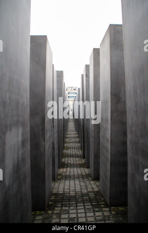 Das Denkmal für die Mörderin der Juden, vom Architekten Peter Eisenman von 2.711 konkrete Stele, im Zentrum von Berlin Stockfoto