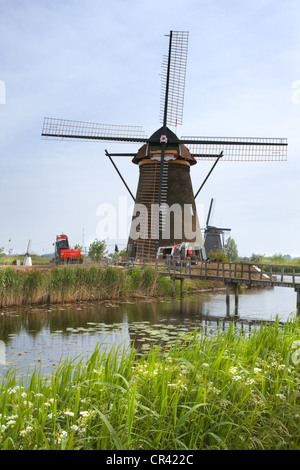 Restaurierung der historischen Mühle am Kinderdijk, Niederlande. Die Mühlen sind auf der UNESCO-Liste des Weltkulturerbes Stockfoto