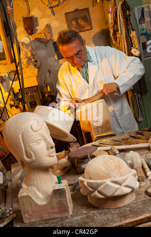 Frankreich, Paris, La Forme Workshop, Lucie Re Handwerk spezialisiert, auf, von Blöcken für Hüte Stockfoto