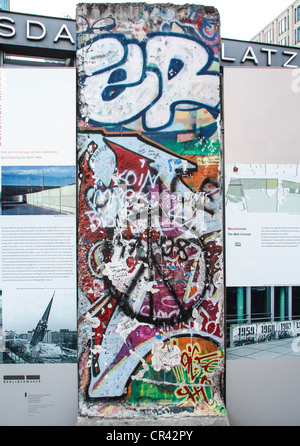 Abschnitte der Berliner Mauer am Potsdamer Platz in Berlin, Deutschland Stockfoto