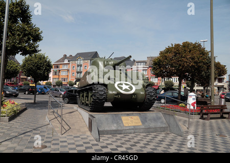 Eine amerikanische Weltkrieg zwei Sherman-Panzer auf dem Display in der Hauptplatz in Bastogne, Wallonien, Belgien. Stockfoto