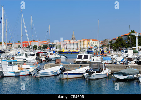 Hafen Sie mit der Altstadt am Rücken, Porec, Istrien, Kroatien, Europa Stockfoto