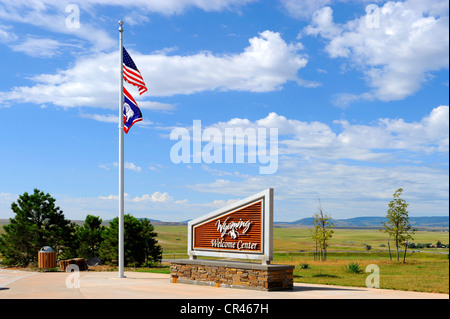 Welcome Center Wyoming USA Flag Pole Display Welle wind Stockfoto