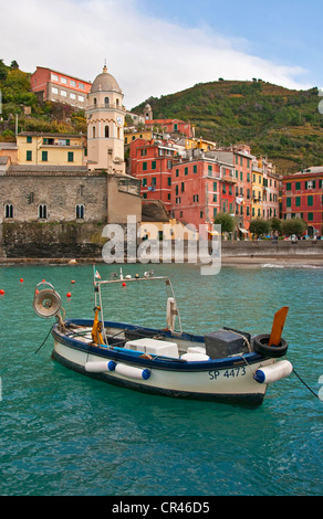 Italien: Cinque Terre Nationalpark, Vernazza Hafen Stockfoto