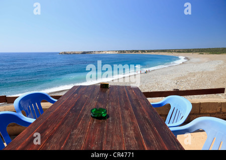 Blick auf Lara Bay von der Veranda des Restaurants in der Nähe Stockfoto
