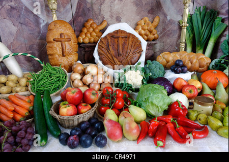 Geschmückten Altar, Erntedankfest, Pfarrkirche Kirche von St. Aegidius, Grafing, Oberbayern, Deutschland, Europa Stockfoto