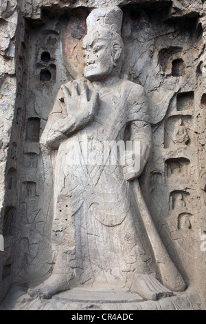 Es ist ein Foto von einer Statue, die in den Felsen des Tals in China erstellt: Longmen Grotten. Longmen Grotten sind in der Provinz Henan Stockfoto