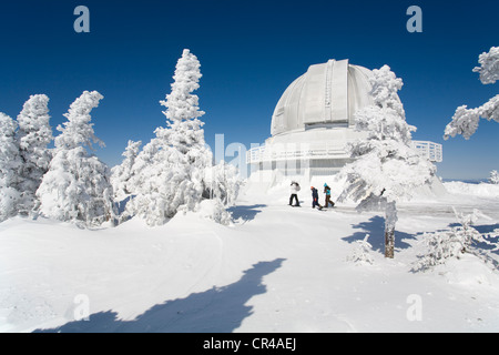 Kanada, Quebec Provinz Mont Megantic Dark Sky Reserve, astronomische Sternwarte an der Spitze des Mont Megantic im Winter, Stockfoto