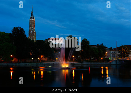 Niedrigeren Pfarrkirche St. Martin und Burg Trausnitz Castle an der Isar, Landshut, Bayern, Bayern, Deutschland, Europa Stockfoto