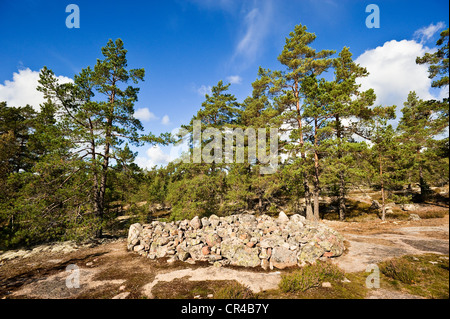 Süd-Finnland, Sammallahdenmaki Seite UNESCO-Welterbe, Bronzezeit Grabstätte mit 36 Granit Cairns Stockfoto