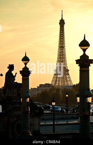 Eiffelturm-Blick vom Concorde-Platz, Paris, Frankreich, Europa Stockfoto