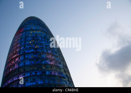 Torre Agbar oder Agbar-Turm, ein Hochhaus 142m, entworfen vom Architekten Jean Nouvel, approbiertes Square, Barcelona, Katalonien, Spanien Stockfoto