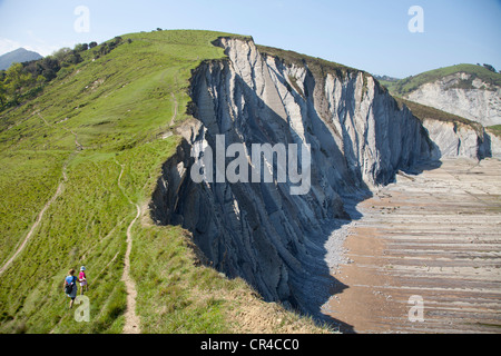 Flysch an der Küste von Zumaia, Guipuzcoa, baskische Land, Spanien, Europa Stockfoto