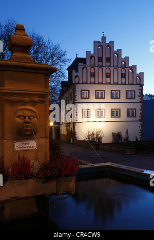 Marktbrunnen vor Schloss Vellberg Schloss, Bühlertal, Hohenlohe, Schwäbisch-Fränkischen Wald, Baden-Württemberg Stockfoto