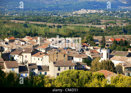 Frankreich, Bouches-du-Rhône, Vue générale Sur le Dorf d'Alleins, im Hintergrund das Dorf Mallemort Stockfoto