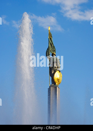 High Water jet-Brunnen, Denkmal für die Helden der Roten Armee, Schwarzenberg, Wien, Österreich, Europa, PublicGround Stockfoto