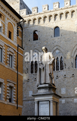 Palazzo Sambieni, Sitz der Banca Monte dei Paschi di Siena, Siena, Toskana, Italien, Europa Stockfoto