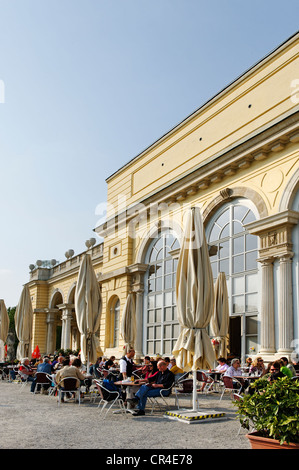 Café, Kaffeehaus, Gloriette in den Gärten von Schloss Schloss Schönbrunn, Wien, Österreich, Europa Stockfoto