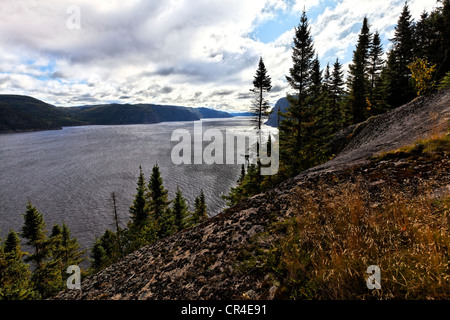 Saguenay Fjord von Notre-Dame de Saguenay, Baie Eternite, St. Lawrence Marine Park, Saguenay-Lac-Saint-Jean-Region gesehen, Stockfoto