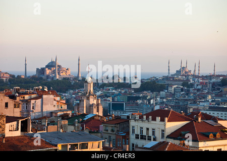 Türkei, Istanbul, historische Zentrum UNESCO-Welterbe, Sultanahmet-Viertel, Sultan Ahmet Camii (blaue Moschee) auf der rechten Seite Stockfoto