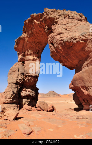 Bogen, natürliche Brücke von In Tehak, Tadrart, Tassili n ' Ajjer Nationalpark, Unesco World Heritage Site, Algerien, Sahara Stockfoto