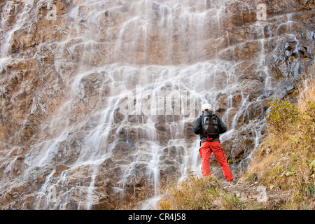 Frankreich, Hautes Alpes, Vallee du Valgaudemar, Voile De La Mariee Kaskade Stockfoto