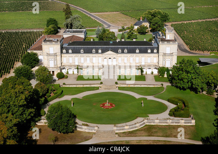 Frankreich, Gironde, St Julien Beychevelle, Weinberg und Chateau Ducru Beaucaillou im Medoc, zweite Grand Cru 1855 (Antenne Stockfoto