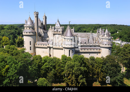 Frankreich, Oise, Pierrefonds, Burg (Luftbild) Stockfoto