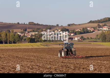 Traktor, schlicht der Limagne, Puy de Dome, Frankreich, Europa Stockfoto