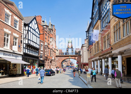 Chester Zeilen und Stadtzentrum Geschäfte Eastgate Chester Cheshire England UK GB EU Europa Stockfoto