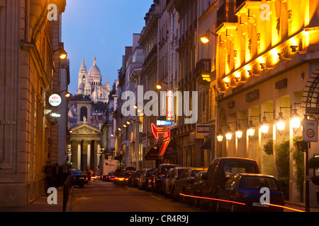 Frankreich, Paris, Rue Lafitte mit Kirche Notre Dame de Lorette und Basilique du Sacre Coeur (das Viertel Montmartre, Stockfoto