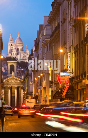 Frankreich, Paris, Rue Lafitte mit Kirche Notre Dame de Lorette und Basilique du Sacre Coeur (das Viertel Montmartre, Stockfoto