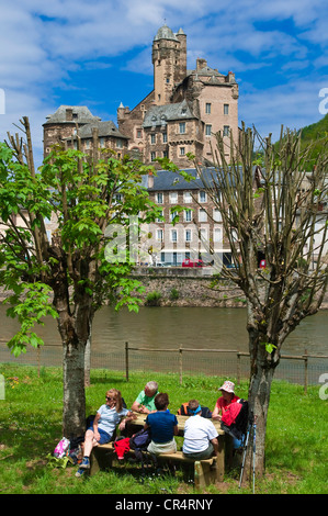 Frankreich, Aveyron, Estaing gekennzeichnet Les Plus Beaux Dörfer de France, ein Anschlag auf el Camino de Santiago, 15. Jahrhundert Chateau de Stockfoto