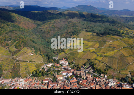 Frankreich, Haut Rhin, Mittagsmenue und seinen Weinberg an der Unterseite des Vogesen-Massiv (Luftbild) Stockfoto