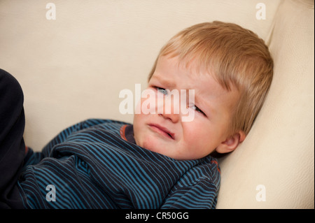 Junge, 2 Jahre, Weinen Stockfoto