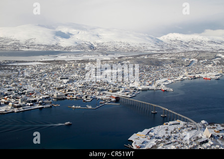 Blick auf die Stadt, Fjord, Brücke, Berg, Tromsø, Norwegen, Europa Stockfoto