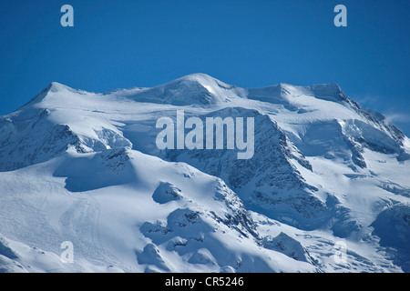 Eisige Gipfel des Mt Bellavista in der Gebirgskette der Bernina, Kanton Graubünden, Schweiz, Europa Stockfoto