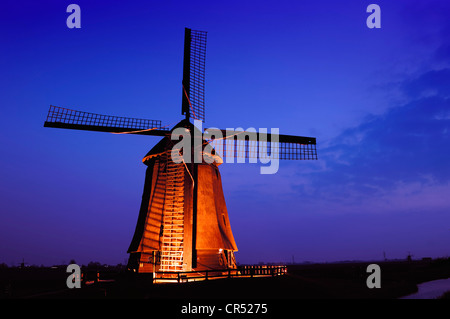 Windmühle am Abend Schermerhorn, Schermer, Nordholland, Holland, Niederlande, Europa Stockfoto