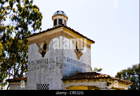 Alte, verlassene Barnsdall Tankstelle in Goleta bei "Santa Barbara" in Kalifornien Stockfoto