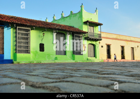 Bunte Häuserfassaden auf Plaza San Juan de Dios-Platz, Camagueey, Kuba, Karibik Stockfoto